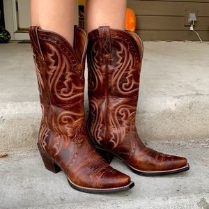 Ariat cowgirl boots! Worn once for a wedding.